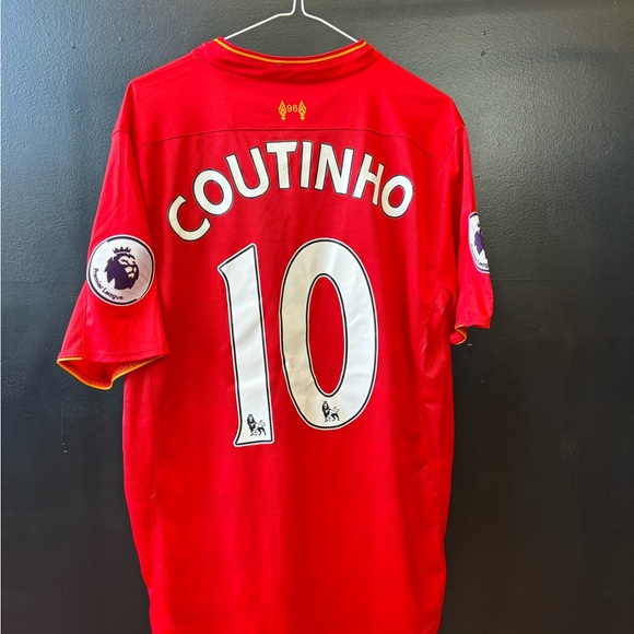 COUTINHO 2015/2016 Liverpool Home Jersey - Picture 1 of 2